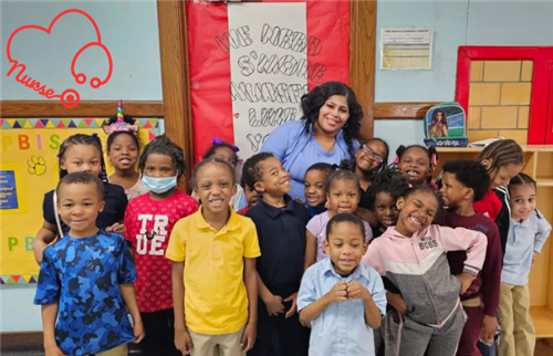  Nurse Fells and students taking a picture